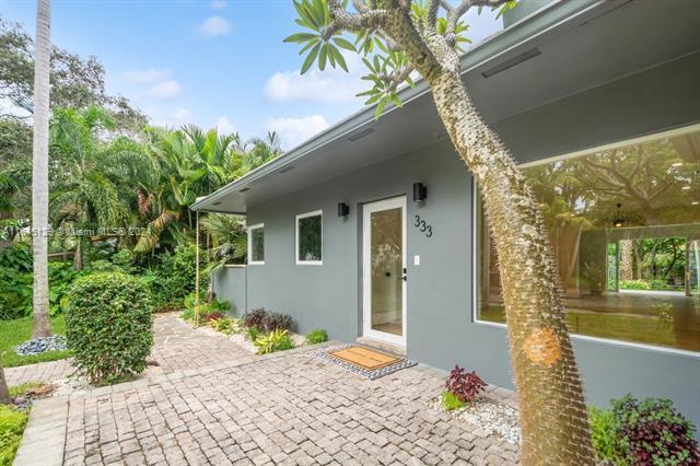 333 NE 91st St in Miami Shores, FL - Building Photo