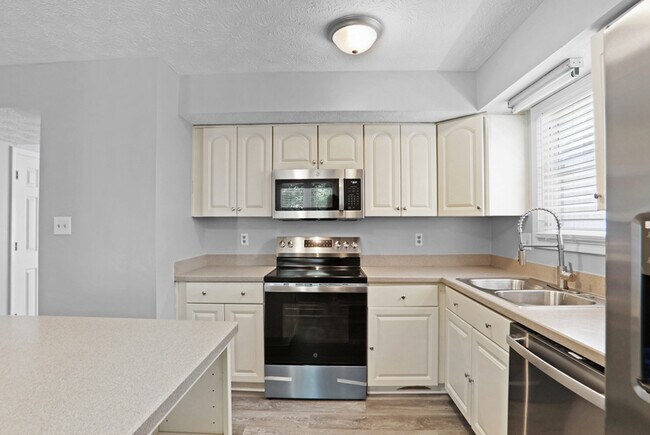 4556 Coopers Creek Pl SE in Smyrna, GA - Foto de edificio - Building Photo