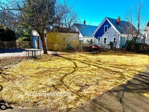 28A Cherry St, Unit 2 in Somerville, MA - Foto de edificio - Building Photo