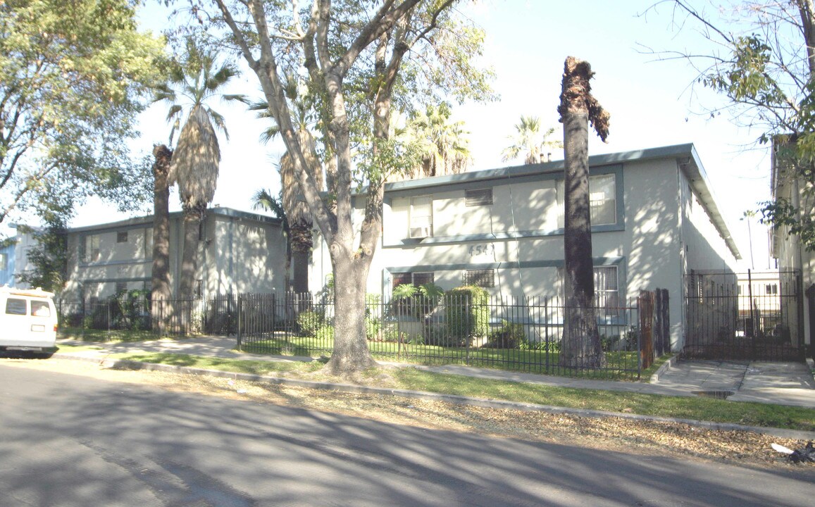 4547-4553 August St in Los Angeles, CA - Foto de edificio