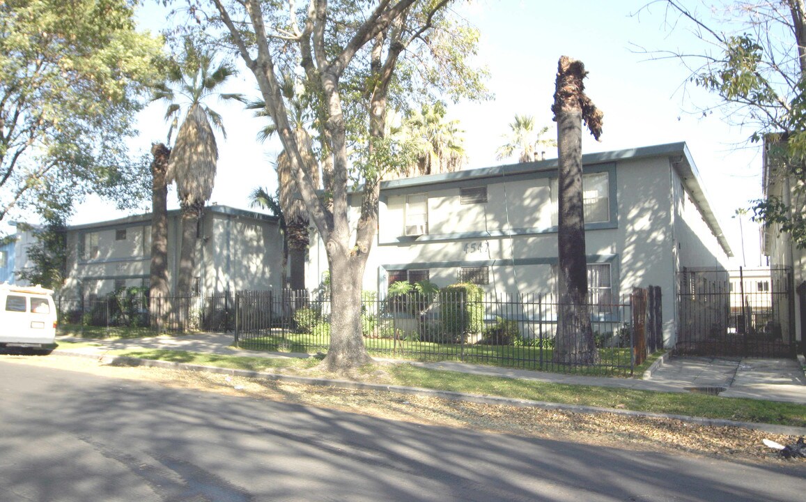 4547-4553 August St in Los Angeles, CA - Building Photo