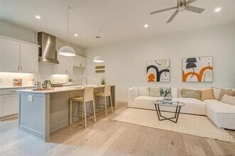 5703 Lindell Ave in Dallas, TX - Building Photo - Building Photo