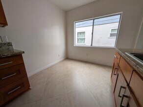 5219 Packard St, Unit 5219 in Los Angeles, CA - Building Photo - Building Photo