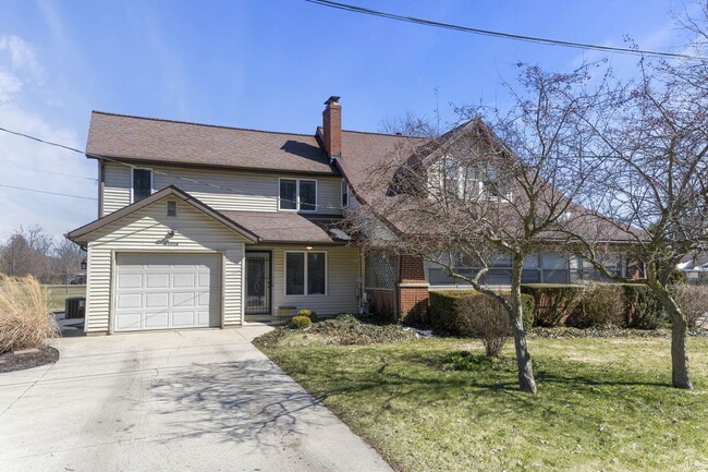 11714 Tonkel Rd in Fort Wayne, IN - Foto de edificio - Building Photo