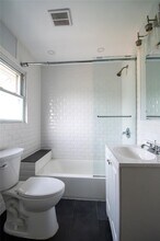 25 Hillside Ave, Unit 2 in Rockville Centre, NY - Building Photo - Building Photo