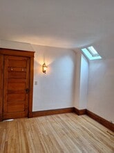 384 Hall Ave, Unit #2 in St. Paul, MN - Foto de edificio - Building Photo
