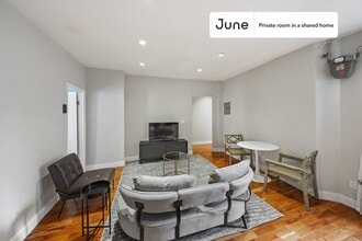 Private bedroom in 3 bed/1 bath Home in New York, NY - Building Photo - Building Photo
