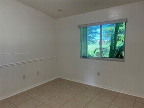 980 NE 33rd Terrace in Homestead, FL - Foto de edificio - Building Photo