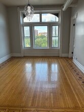 1043 W Grand Ave, Unit 2 in Chicago, IL - Building Photo - Building Photo