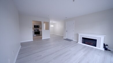 136 Brookland Ct in Winchester, VA - Foto de edificio - Building Photo