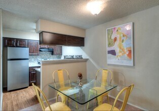 8524 Burnet Rd, Unit 112 in Austin, TX - Building Photo - Building Photo