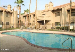 930 N Mesa Dr in Mesa, AZ - Building Photo