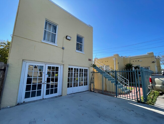 137 SE 1st Ave in Dania Beach, FL - Building Photo - Building Photo