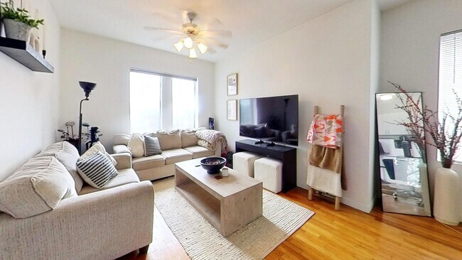 1317 W Addison St in Chicago, IL - Building Photo - Building Photo