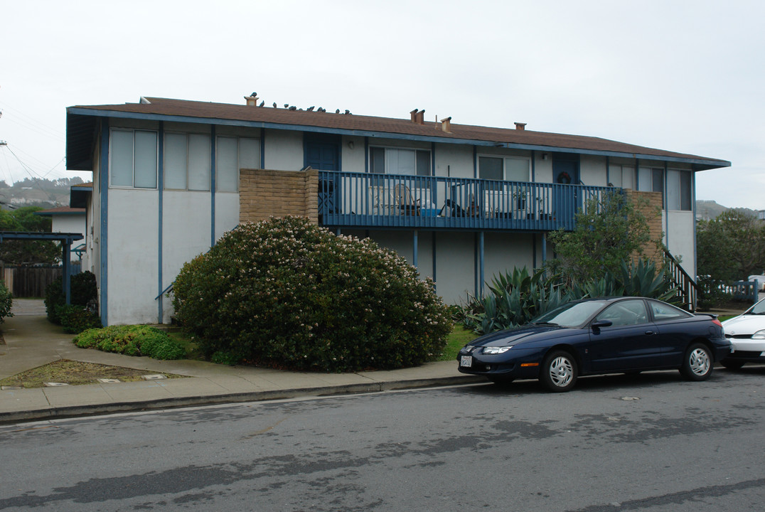 365 Esplanade Ave in Pacifica, CA - Building Photo