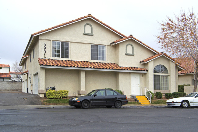 Rainbow Gardens in Las Vegas, NV - Building Photo - Building Photo