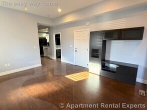 8 Cross St E in Somerville, MA - Building Photo - Building Photo