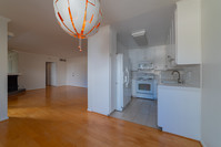 11849 Mayfield Ave, Unit 106 in Los Angeles, CA - Building Photo - Building Photo