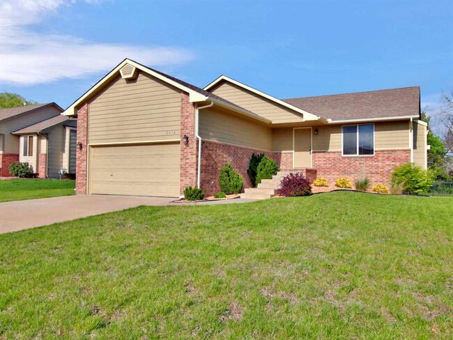 property at 2516 N Fieldstone St