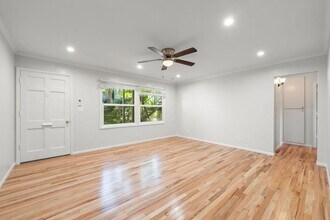 3720 W Chandler Blvd in Burbank, CA - Building Photo - Building Photo