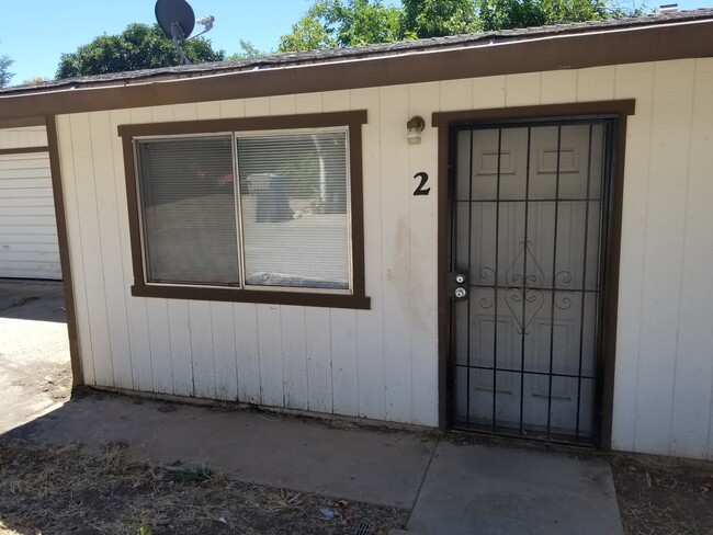 1616 Willis St-Unit -Unit 2 in Redding, CA - Foto de edificio - Building Photo