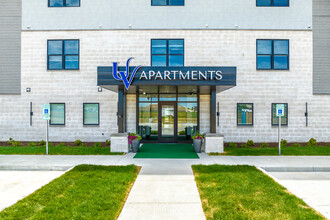 Uptown Village Apartments in Burlington, IA - Building Photo - Building Photo