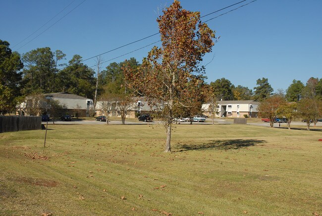 Autumn Trace in Silsbee, TX - Foto de edificio - Building Photo