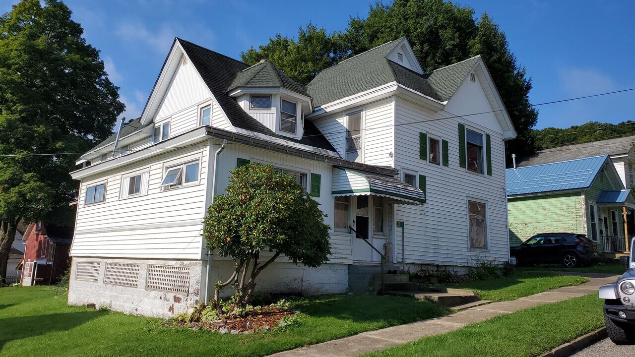 23 Waverly St in Cattaraugus, NY - Building Photo