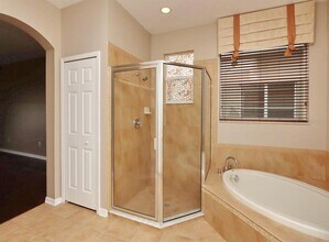 13714 Artesa Bell Dr in Riverview, FL - Building Photo - Building Photo