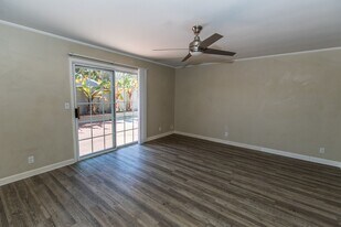 359 Broadway in Costa Mesa, CA - Building Photo