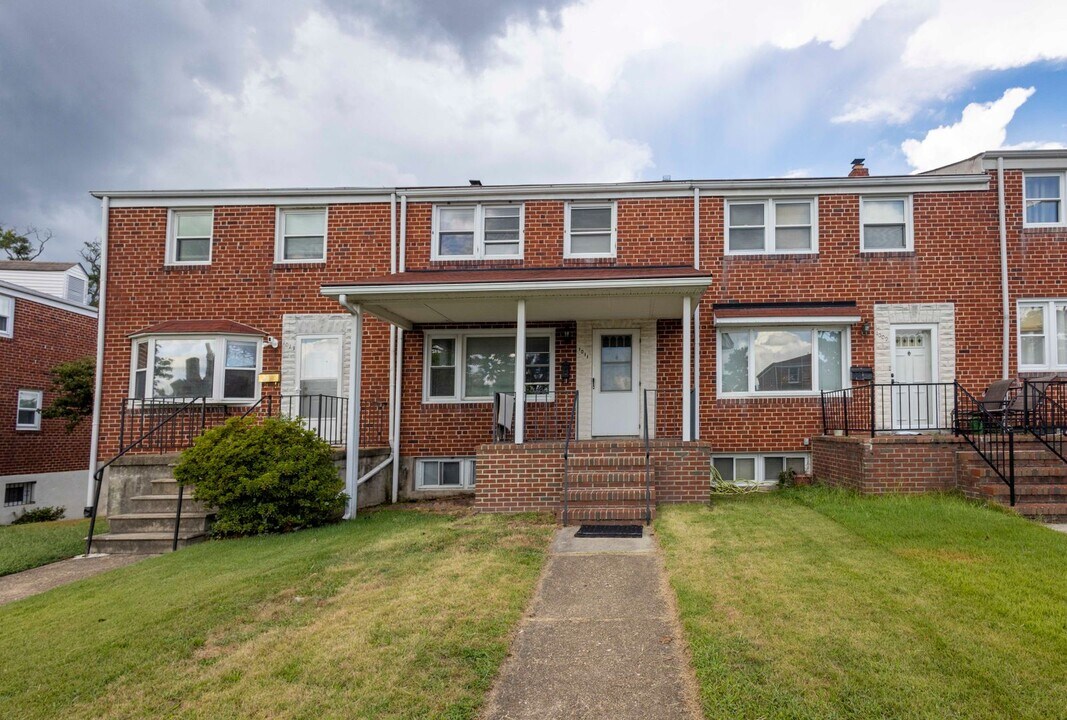 1011 Linden Ave in Arbutus, MD - Building Photo