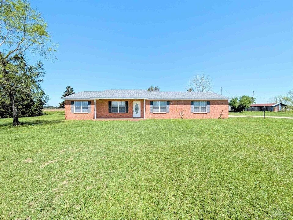 2410 Chance Rd in Molino, FL - Building Photo