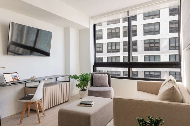 225 N Miami Ave in Miami, FL - Building Photo - Building Photo