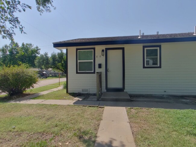 601 N Gordon St in Wichita, KS - Foto de edificio - Building Photo