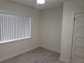 1457 W Almond Ave-Unit -1457 in Orange, CA - Building Photo - Building Photo