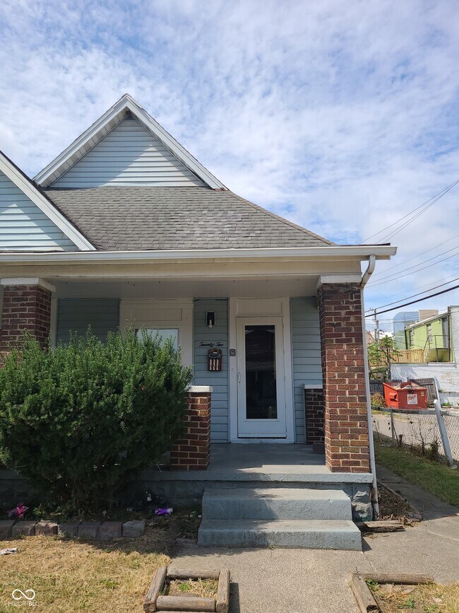 property at 22 S Belleview Pl