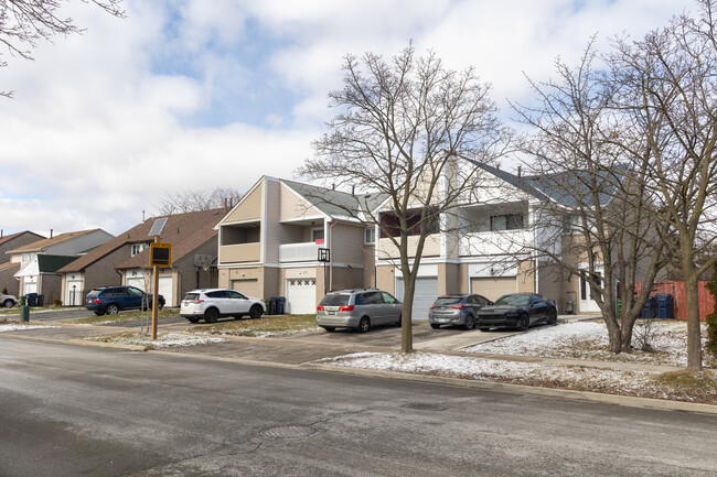 30 Placentia Blvd in Toronto, ON - Building Photo - Building Photo