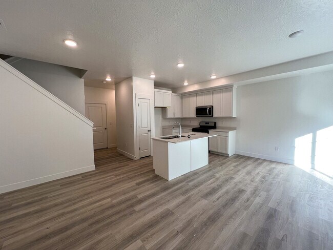 904 N 1100 E in Spanish Fork, UT - Building Photo - Building Photo