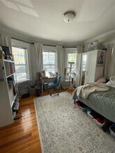 34 Leonard St, Unit 1 in Somerville, MA - Foto de edificio - Building Photo