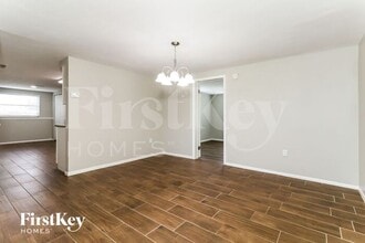 11240 Nome Ave in Port Richey, FL - Foto de edificio - Building Photo