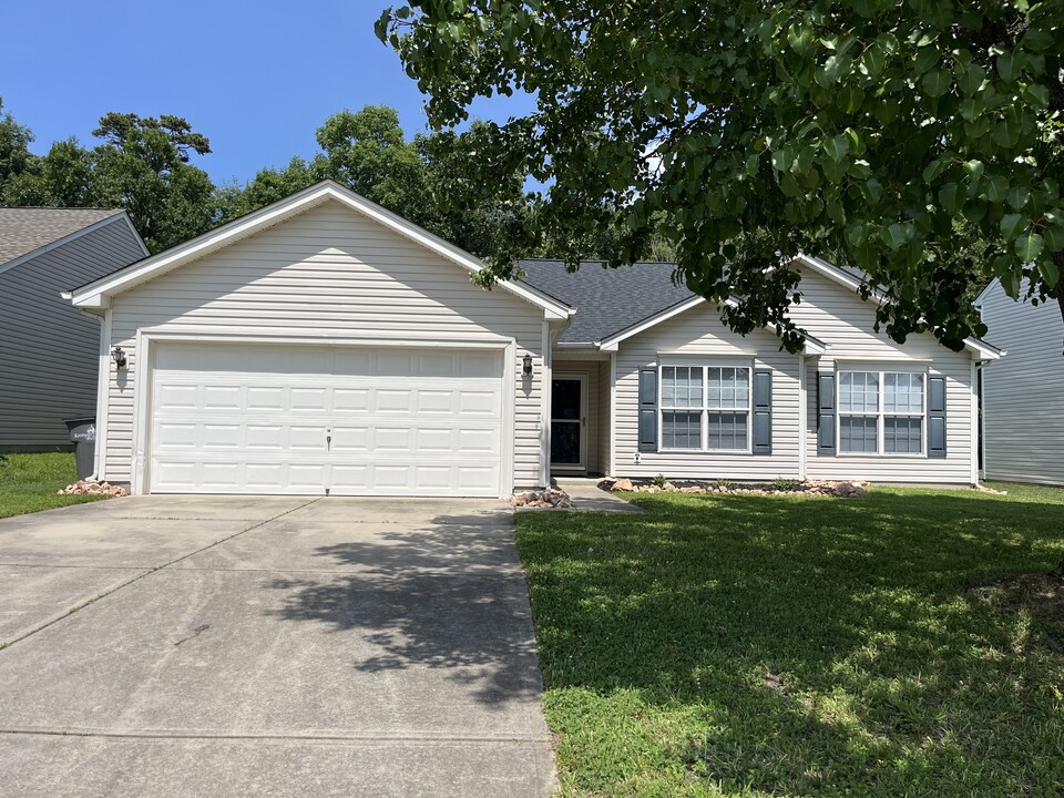 223 Summit Park Ct in Kannapolis, NC - Building Photo