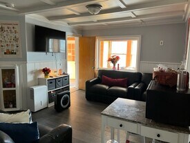 52 Lawrence St, Unit 1st Floor in Salem, MA - Building Photo