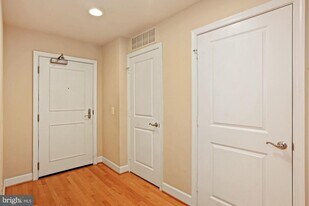 3650 S Glebe Rd in Arlington, VA - Building Photo