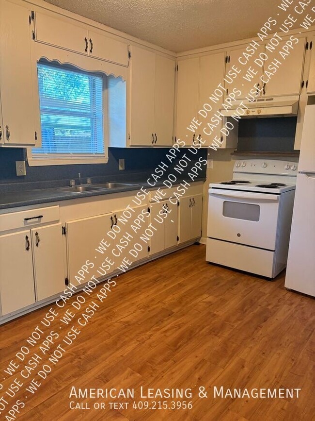 201 S 2nd St in Huntington, TX - Building Photo - Building Photo