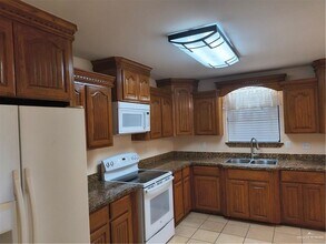 215 S Moorefield Rd in Mission, TX - Building Photo - Building Photo