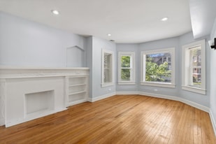 8045 S Maryland Ave in Chicago, IL - Building Photo