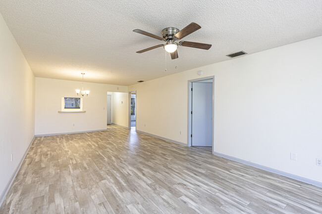 6807 Sandtrap Dr, Unit 6807 Sandtrap in Ft. Myers, FL - Foto de edificio - Building Photo