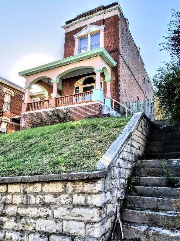 property at 618 N 12th St