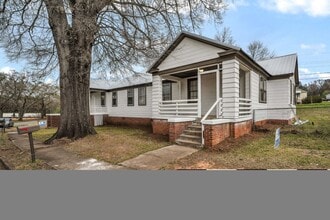 210 Alvin St in Talladega, AL - Building Photo - Building Photo