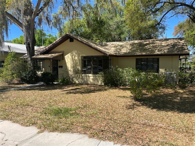 property at 456 W Minneola Ave